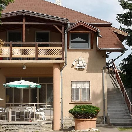 Vitorlas Apartmanhaz Siófok Extérieur photo