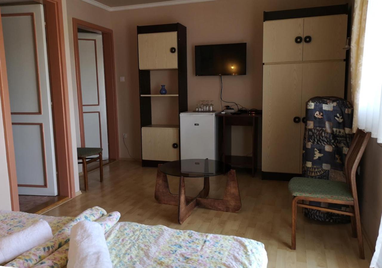 Vitorlas Apartmanhaz Siófok Extérieur photo