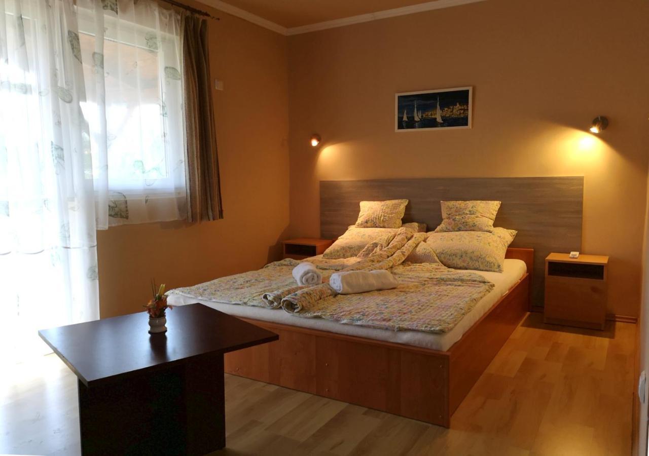 Vitorlas Apartmanhaz Siófok Extérieur photo